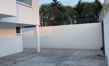 CASA EN VENTA EN TOLUCA NUEVA, AMPLIA EXCELENTE PRECIO