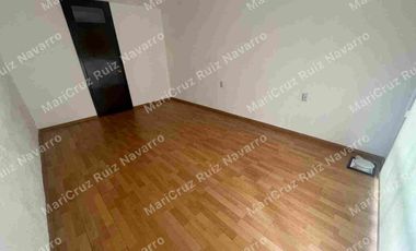 Renta Oficina pequeña en Colonia La Paz con medio baño $4,500