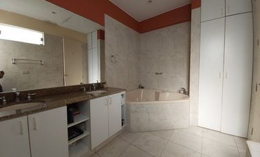 VENTA PENT HOUSE CHACARILLA, 4 COCHERAS, AREA SOCIAL, ZONA DE PARRILLA