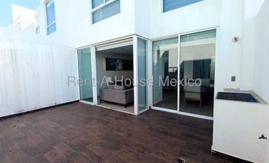 El Refugio - VENTA. Casa con area de TV, roof garden, 3 recámaras