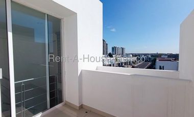 El Refugio - VENTA. Casa con area de TV, roof garden, 3 recámaras
