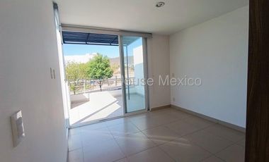 El Refugio - VENTA. Casa con area de TV, roof garden, 3 recámaras