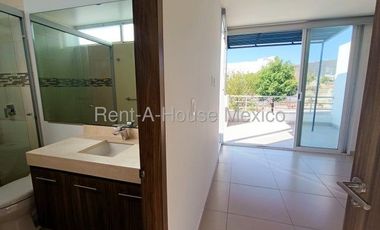 El Refugio - VENTA. Casa con area de TV, roof garden, 3 recámaras