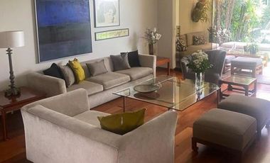 VENDO BELLO DEPARTAMENTO 3 DORMITORIOS PRIMER PISO CON DESNIVEL TIPO CASITA MUY ILUMINADO 2 COCHERAS INMEJORABLE UBICACIÓN-URB. CHACARILLA - SAN BORJA