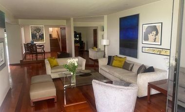 VENDO BELLO DEPARTAMENTO 3 DORMITORIOS PRIMER PISO CON DESNIVEL TIPO CASITA MUY ILUMINADO 2 COCHERAS INMEJORABLE UBICACIÓN-URB. CHACARILLA - SAN BORJA