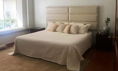VENDO BELLO DEPARTAMENTO 3 DORMITORIOS PRIMER PISO CON DESNIVEL TIPO CASITA MUY ILUMINADO 2 COCHERAS INMEJORABLE UBICACIÓN-URB. CHACARILLA - SAN BORJA
