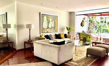 VENDO BELLO DEPARTAMENTO 3 DORMITORIOS PRIMER PISO CON DESNIVEL TIPO CASITA MUY ILUMINADO 2 COCHERAS INMEJORABLE UBICACIÓN-URB. CHACARILLA - SAN BORJA