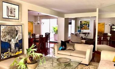 VENDO BELLO DEPARTAMENTO 3 DORMITORIOS PRIMER PISO CON DESNIVEL TIPO CASITA MUY ILUMINADO 2 COCHERAS INMEJORABLE UBICACIÓN-URB. CHACARILLA - SAN BORJA