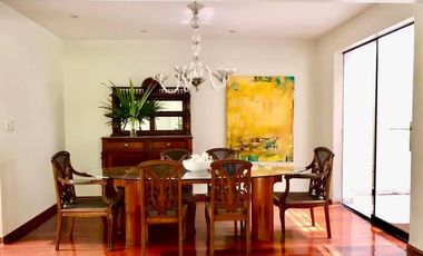 VENDO BELLO DEPARTAMENTO 3 DORMITORIOS PRIMER PISO CON DESNIVEL TIPO CASITA MUY ILUMINADO 2 COCHERAS INMEJORABLE UBICACIÓN-URB. CHACARILLA - SAN BORJA