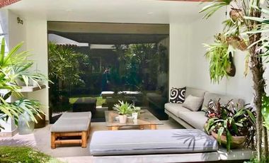 VENDO BELLO DEPARTAMENTO 3 DORMITORIOS PRIMER PISO CON DESNIVEL TIPO CASITA MUY ILUMINADO 2 COCHERAS INMEJORABLE UBICACIÓN-URB. CHACARILLA - SAN BORJA