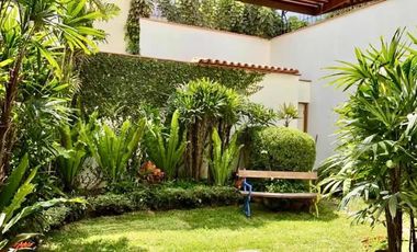 VENDO BELLO DEPARTAMENTO 3 DORMITORIOS PRIMER PISO CON DESNIVEL TIPO CASITA MUY ILUMINADO 2 COCHERAS INMEJORABLE UBICACIÓN-URB. CHACARILLA - SAN BORJA