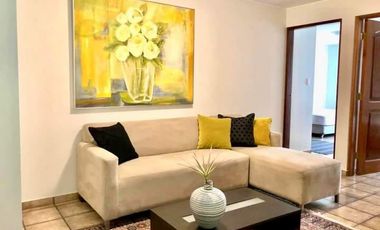 VENDO BELLO DEPARTAMENTO 3 DORMITORIOS PRIMER PISO CON DESNIVEL TIPO CASITA MUY ILUMINADO 2 COCHERAS INMEJORABLE UBICACIÓN-URB. CHACARILLA - SAN BORJA