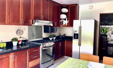 VENDO BELLO DEPARTAMENTO 3 DORMITORIOS PRIMER PISO CON DESNIVEL TIPO CASITA MUY ILUMINADO 2 COCHERAS INMEJORABLE UBICACIÓN-URB. CHACARILLA - SAN BORJA