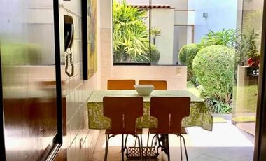VENDO BELLO DEPARTAMENTO 3 DORMITORIOS PRIMER PISO CON DESNIVEL TIPO CASITA MUY ILUMINADO 2 COCHERAS INMEJORABLE UBICACIÓN-URB. CHACARILLA - SAN BORJA