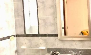 VENDO BELLO DEPARTAMENTO 3 DORMITORIOS PRIMER PISO CON DESNIVEL TIPO CASITA MUY ILUMINADO 2 COCHERAS INMEJORABLE UBICACIÓN-URB. CHACARILLA - SAN BORJA