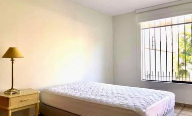 VENDO BELLO DEPARTAMENTO 3 DORMITORIOS PRIMER PISO CON DESNIVEL TIPO CASITA MUY ILUMINADO 2 COCHERAS INMEJORABLE UBICACIÓN-URB. CHACARILLA - SAN BORJA