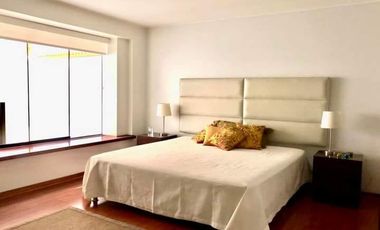 VENDO BELLO DEPARTAMENTO 3 DORMITORIOS PRIMER PISO CON DESNIVEL TIPO CASITA MUY ILUMINADO 2 COCHERAS INMEJORABLE UBICACIÓN-URB. CHACARILLA - SAN BORJA