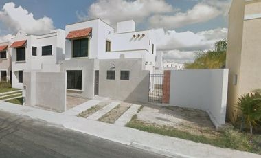 Venta de casa a precio de remate en Gran Santa Fe, Merida Yuc