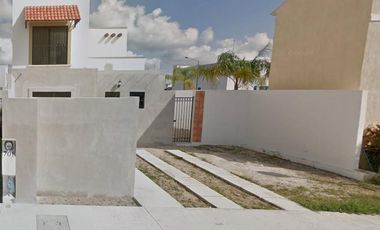 Venta de casa a precio de remate en Gran Santa Fe, Merida Yuc