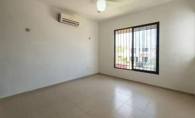 Venta de casa a precio de remate en Gran Santa Fe, Merida Yuc