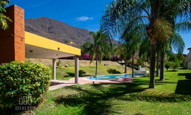 Casa en coto con albera en Semderps del Lago