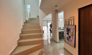 Casa en Renta de 3 Niveles en Cumbres Britania, García, Nuevo León