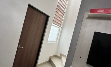 Casa en Renta de 3 Niveles en Cumbres Britania, García, Nuevo León