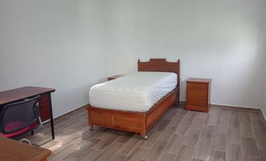 Habitación amueblada para mujer en renta, Metepec, Edo. Mex.