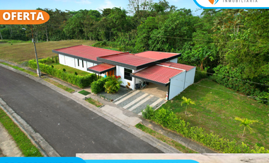 VENDO CASA MODERNA en Urbanización Privada La Toscana, en Santo Domingo