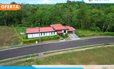 VENDO CASA MODERNA en Urbanización Privada La Toscana, en Santo Domingo