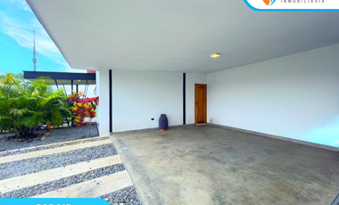 VENDO CASA MODERNA en Urbanización Privada La Toscana, en Santo Domingo