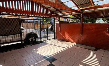Amplia Casa En Venta