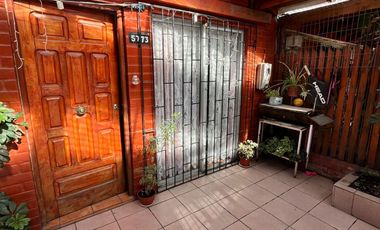 Amplia Casa En Venta