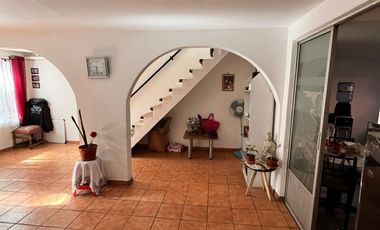 Amplia Casa En Venta