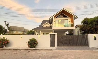 Sale Pool Villa house, newly renovated in Pattaya