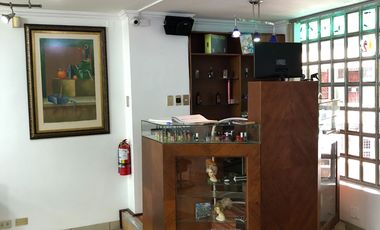 Venta de Local en Urdesa Central, Victor Emilio Estrada,Guaayaquil
