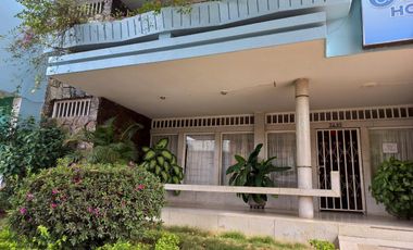 Vendo amplia casa comercial rentando, Sector Conucos