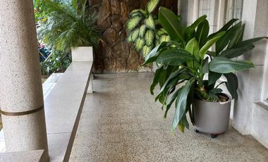 Vendo amplia casa comercial rentando, Sector Conucos