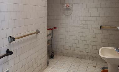 Vendo amplia casa comercial rentando, Sector Conucos