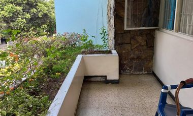 Vendo amplia casa comercial rentando, Sector Conucos