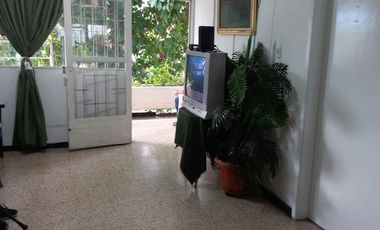 Vendo amplia casa comercial rentando, Sector Conucos