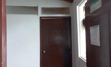 Vendo amplia casa comercial rentando, Sector Conucos