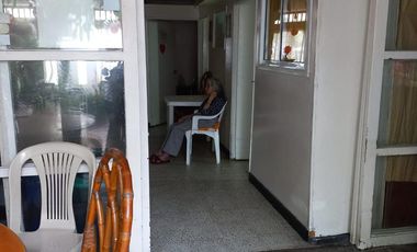 Vendo amplia casa comercial rentando, Sector Conucos