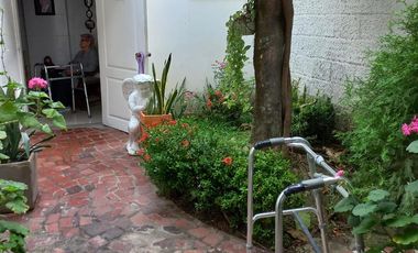 Vendo amplia casa comercial rentando, Sector Conucos