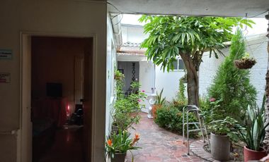 Vendo amplia casa comercial rentando, Sector Conucos