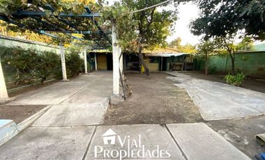 CASA CON AMPLIO TERRENO Y EXCELENTE UBICACIÓN. IDEAL  PARA REMODELAR