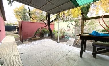 CASA CON AMPLIO TERRENO Y EXCELENTE UBICACIÓN. IDEAL  PARA REMODELAR
