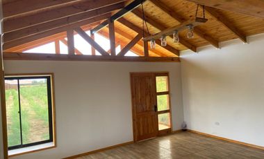 Hermosa casa en parcela a 7Km de Parral