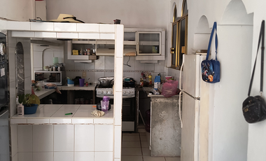 Casa de dos niveles ubicada en la colonia Jardín Palmas con vista al Océano Pacífico y la laguna de Pie de La Cuesta