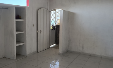 Casa de dos niveles ubicada en la colonia Jardín Palmas con vista al Océano Pacífico y la laguna de Pie de La Cuesta